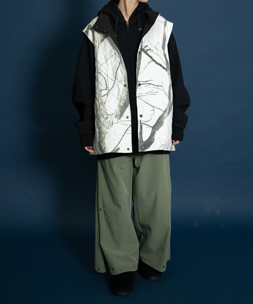 Uiscel（ユイセル）の「プリマロフトリバーシブルオーバーベスト（ダウンベスト・メンズ・ブラック/カーキ・ONE）」の21枚目の写真