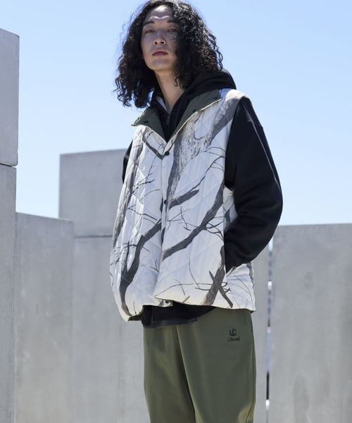 Uiscel（ユイセル）の「プリマロフトリバーシブルオーバーベスト（ダウンベスト・メンズ・ブラック/カーキ・ONE）」の9枚目の写真