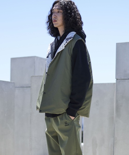 Uiscel（ユイセル）の「プリマロフトリバーシブルオーバーベスト（ダウンベスト・メンズ・ブラック/カーキ・ONE）」の12枚目の写真