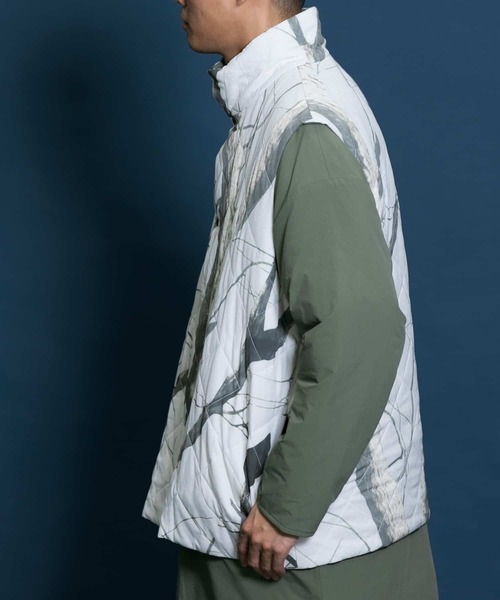 Uiscel（ユイセル）の「プリマロフトリバーシブルオーバーベスト（ダウンベスト・メンズ・ブラック/カーキ・ONE）」の16枚目の写真