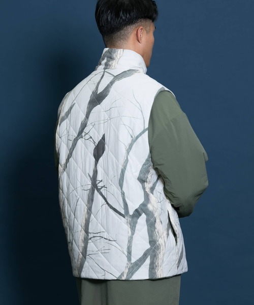 Uiscel（ユイセル）の「プリマロフトリバーシブルオーバーベスト（ダウンベスト・メンズ・ブラック/カーキ・ONE）」の7枚目の写真