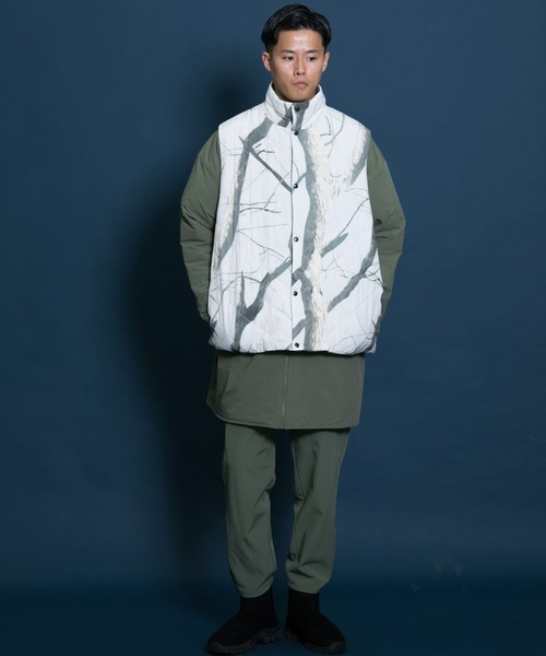 Uiscel（ユイセル）の「プリマロフトリバーシブルオーバーベスト（ダウンベスト・メンズ・ブラック/カーキ・ONE）」の19枚目の写真