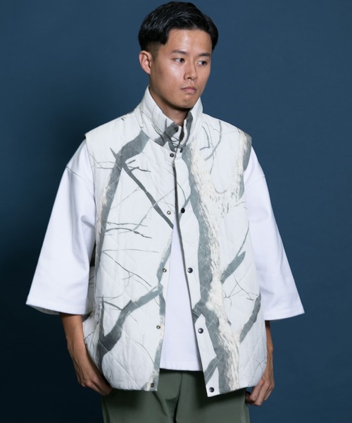 Uiscel（ユイセル）の「プリマロフトリバーシブルオーバーベスト（ダウンベスト・メンズ・ブラック/カーキ・ONE）」の17枚目の写真