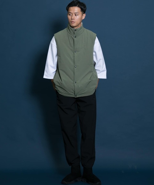 Uiscel（ユイセル）の「プリマロフトリバーシブルオーバーベスト（ダウンベスト・メンズ・ブラック/カーキ・ONE）」の5枚目の写真