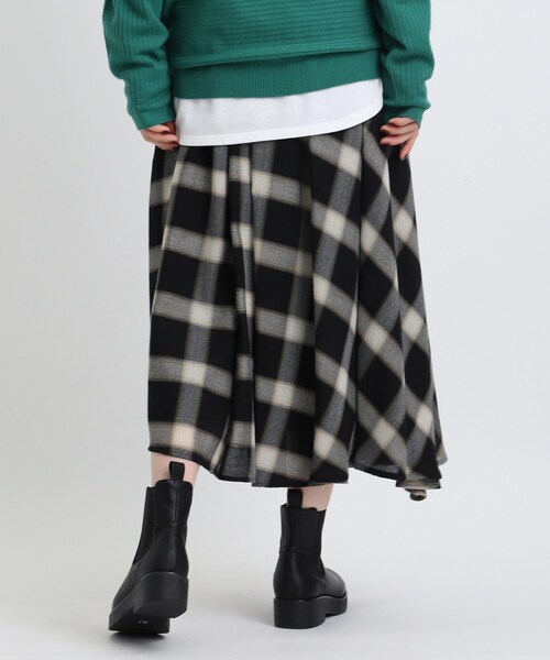 INDIVI（インディヴィ）の「◆【洗える/日本製】アシンメトリー チェックスカート（スカート・レディース・ベージュ系その他5/ブラック系1・38/36/03/19/15 /05/13）」の4枚目の写真