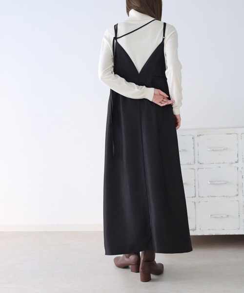 HER CLOSET（ハークローゼット）の「【cheriella】WEB限定マルチWAYシワサテンキャミワンピース（ワンピース・レディース・ブラウン/ブラック/スモークピンク・M）」の22枚目の写真