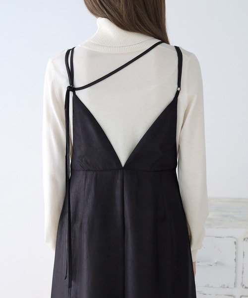 HER CLOSET（ハークローゼット）の「【cheriella】WEB限定マルチWAYシワサテンキャミワンピース（ワンピース・レディース・ブラウン/ブラック/スモークピンク・M）」の4枚目の写真