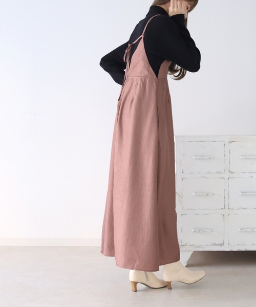 HER CLOSET（ハークローゼット）の「【cheriella】WEB限定マルチWAYシワサテンキャミワンピース（ワンピース・レディース・ブラウン/ブラック/スモークピンク・M）」の20枚目の写真