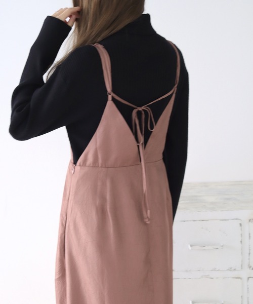 HER CLOSET（ハークローゼット）の「【cheriella】WEB限定マルチWAYシワサテンキャミワンピース（ワンピース・レディース・ブラウン/ブラック/スモークピンク・M）」の13枚目の写真