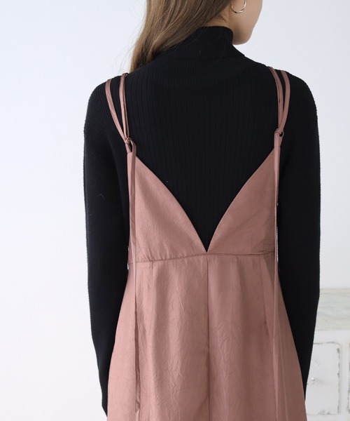 HER CLOSET（ハークローゼット）の「【cheriella】WEB限定マルチWAYシワサテンキャミワンピース（ワンピース・レディース・ブラウン/ブラック/スモークピンク・M）」の21枚目の写真