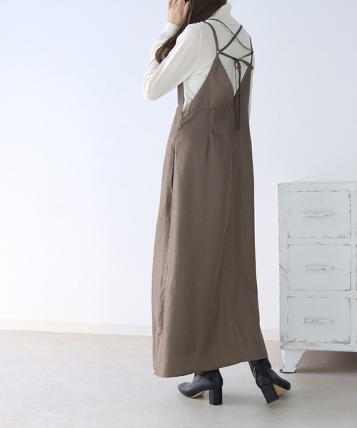 HER CLOSET（ハークローゼット）の「【cheriella】WEB限定マルチWAYシワサテンキャミワンピース（ワンピース・レディース・ブラウン/ブラック/スモークピンク・M）」の19枚目の写真