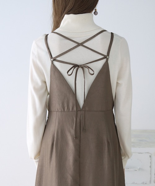 HER CLOSET（ハークローゼット）の「【cheriella】WEB限定マルチWAYシワサテンキャミワンピース（ワンピース・レディース・ブラウン/ブラック/スモークピンク・M）」の14枚目の写真