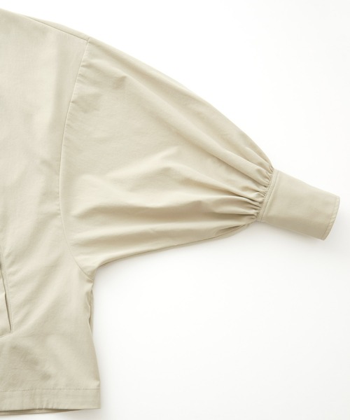 BONLECILL（ボンルシール）の「ボリュームスリーブ ポンチョライクマウンテンパーカー（マウンテンパーカー・レディース・オフホワイト/カーキ/ベージュ/チャコールグレー・FREE）」の5枚目の写真