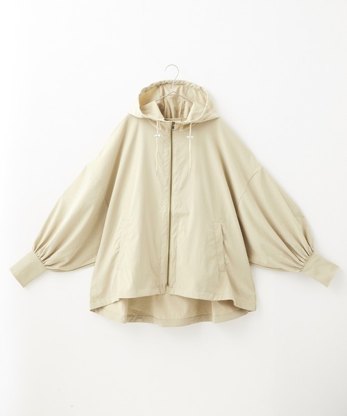 BONLECILL（ボンルシール）の「ボリュームスリーブ ポンチョライクマウンテンパーカー（マウンテンパーカー・レディース・オフホワイト/カーキ/ベージュ/チャコールグレー・FREE）」の12枚目の写真