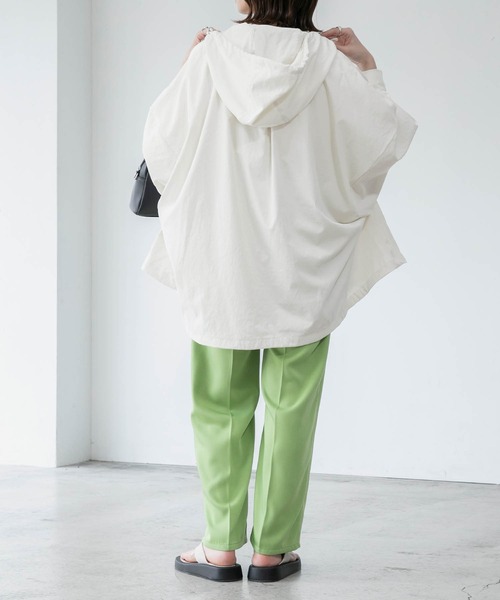 BONLECILL（ボンルシール）の「ボリュームスリーブ ポンチョライクマウンテンパーカー（マウンテンパーカー・レディース・オフホワイト/カーキ/ベージュ/チャコールグレー・FREE）」の13枚目の写真