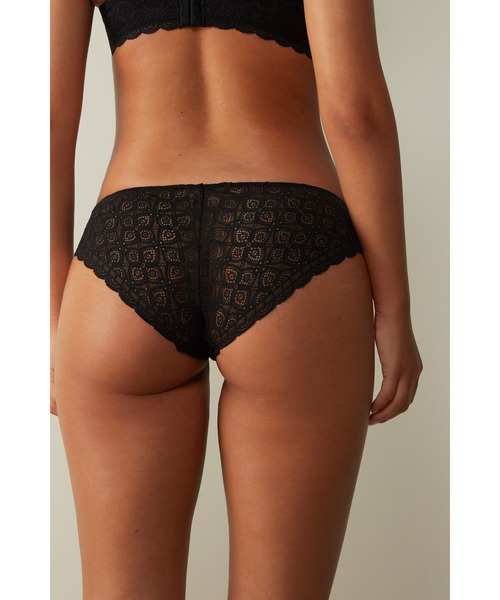 Intimissimi（インティミッシミ）の「ローライズ レース ショーツ 【ウェアに響きにくい・ソフトな肌ざわり・体にフィット】（ショーツ・レディース・ホワイト/ブラック/ベージュ/ブルー/キナリ/レッド/ダークグリーン/ワインレッド/プラム/パープル/カーキ/スモークピンク/インディゴブルー/グリーン・S/M/L/XS）」の21枚目の写真