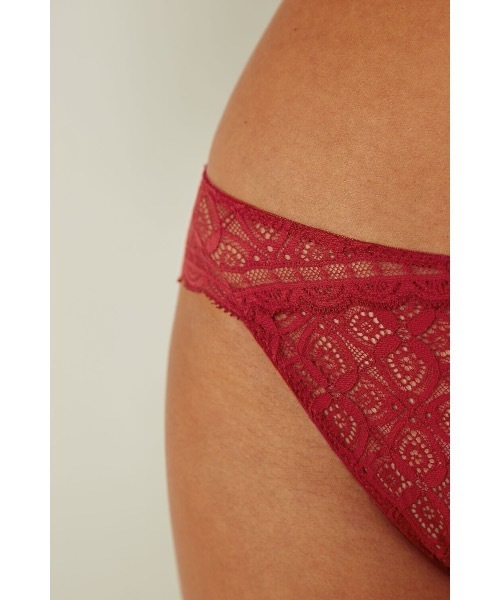 Intimissimi（インティミッシミ）の「ローライズ レース ショーツ 【ウェアに響きにくい・ソフトな肌ざわり・体にフィット】（ショーツ・レディース・ホワイト/ブラック/ベージュ/ブルー/キナリ/レッド/ダークグリーン/ワインレッド/プラム/パープル/カーキ/スモークピンク/インディゴブルー/グリーン・S/M/L/XS）」の18枚目の写真