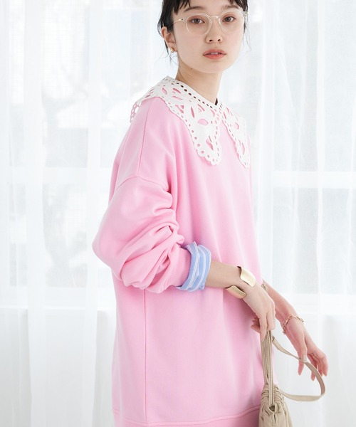 earth music&ecology(アースミュージックアンドエコロジー)の「付け襟スウェット(スウェット・レディース・チャコールグレー/アイボリー/ピンク・FREE)」の1枚目の写真