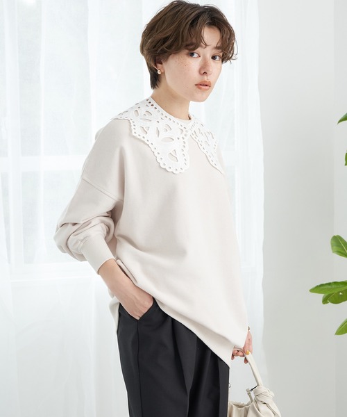 earth music&ecology(アースミュージックアンドエコロジー)の「付け襟スウェット(スウェット・レディース・チャコールグレー/アイボリー/ピンク・FREE)」の2枚目の写真