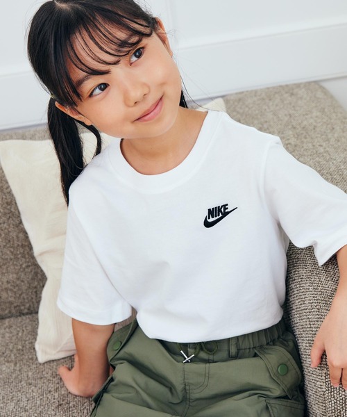 NIKE（ナイキ）の「ナイキ スポーツウェア ジュニア Tシャツ / Nike Sportswear Big Kids' T-Shirt<XS-XL 展開>（Tシャツ/カットソー・キッズ・ブラック/ブルー系その他2/グレー系その他/グレイッシュブルー/ブルー系その他/エメラルド/グリーン系その他/ホワイト・S/M/L/XL/XS/130/160/140/150/170）」の2枚目の写真