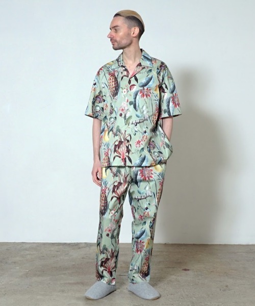 OVER THE TWELVE(オーバーザトゥウェルブ)の「OVER THE TWELVE/オーバーザトゥエルブ/OTT22-01 綿ストレッチ布帛インクジェット"OLD PLANTS"プリントシャツ(シャツ/ブラウス・メンズ・カーキ/アイボリー・X-LARGE/LARGE/MEDIUM)」の2枚目の写真