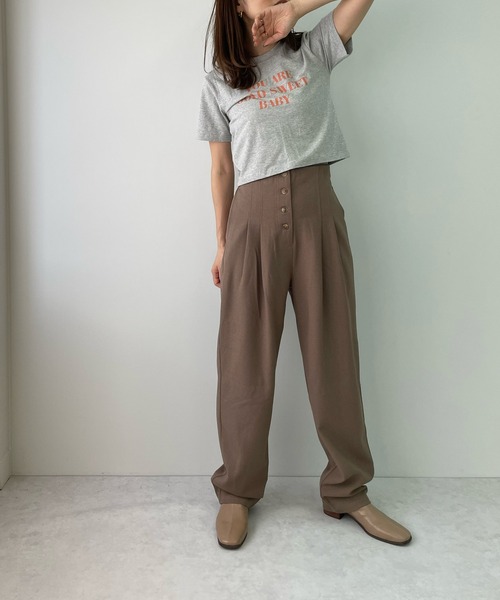 LE MORE(リモア)の「チビレタリングTEE(Tシャツ/カットソー・レディース・ホワイト/ベージュ/グレー・FREE)」の6枚目の写真