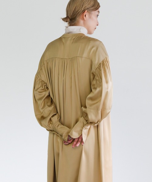 select MOCA(セレクトモカ)の「スタンドカラービンテージサテンシャツワンピース(シャツワンピース・レディース・ベージュ/オフホワイト・FREE)」の22枚目の写真