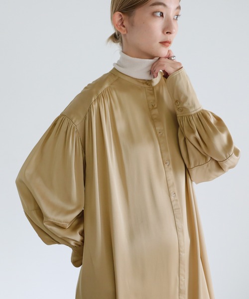 select MOCA(セレクトモカ)の「スタンドカラービンテージサテンシャツワンピース(シャツワンピース・レディース・ベージュ/オフホワイト・FREE)」の12枚目の写真