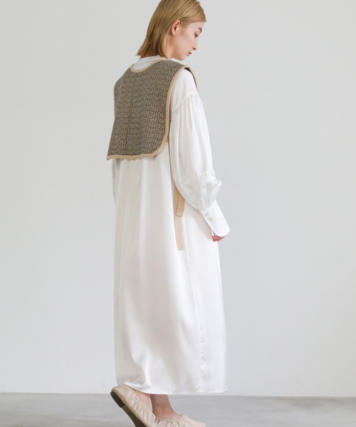 select MOCA(セレクトモカ)の「スタンドカラービンテージサテンシャツワンピース(シャツワンピース・レディース・ベージュ/オフホワイト・FREE)」の17枚目の写真