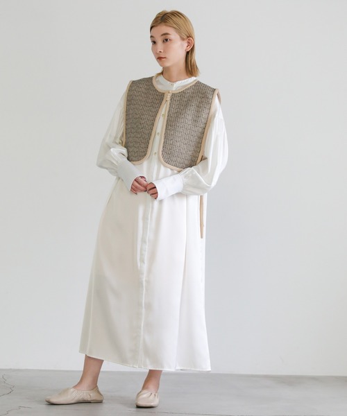 select MOCA(セレクトモカ)の「スタンドカラービンテージサテンシャツワンピース(シャツワンピース・レディース・ベージュ/オフホワイト・FREE)」の20枚目の写真