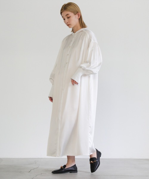 select MOCA(セレクトモカ)の「スタンドカラービンテージサテンシャツワンピース(シャツワンピース・レディース・ベージュ/オフホワイト・FREE)」の7枚目の写真