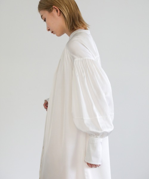 select MOCA(セレクトモカ)の「スタンドカラービンテージサテンシャツワンピース(シャツワンピース・レディース・ベージュ/オフホワイト・FREE)」の11枚目の写真