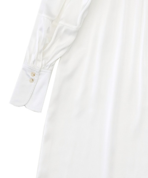 select MOCA(セレクトモカ)の「スタンドカラービンテージサテンシャツワンピース(シャツワンピース・レディース・ベージュ/オフホワイト・FREE)」の9枚目の写真