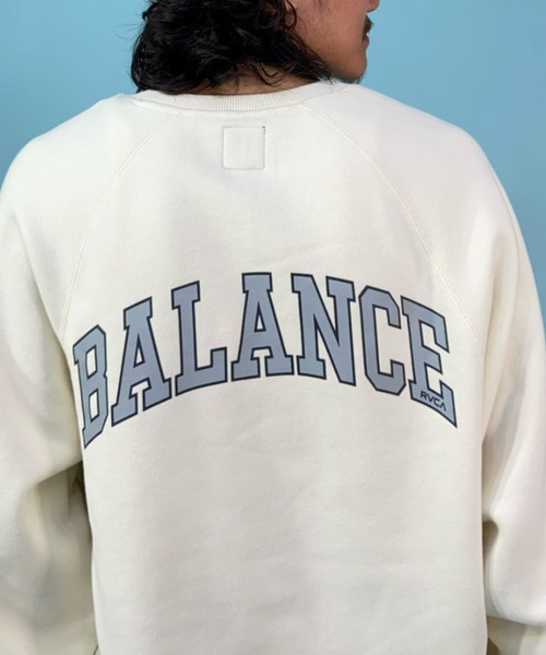 RVCA(ルーカ)の「RVCA/ルーカ オーバーサイズ カレッジロゴ トレーナー/クルーネック スウェット BC042-034(スウェット・メンズ・ホワイト/ブラック/ベージュ・S/M/L/XL)」の12枚目の写真