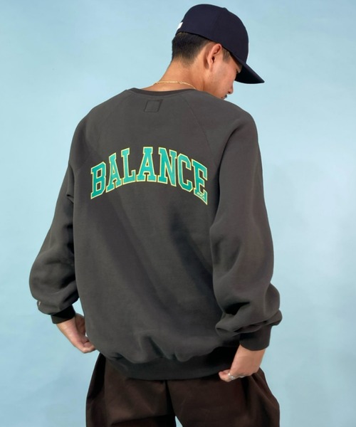 RVCA(ルーカ)の「RVCA/ルーカ オーバーサイズ カレッジロゴ トレーナー/クルーネック スウェット BC042-034(スウェット・メンズ・ホワイト/ブラック/ベージュ・S/M/L/XL)」の16枚目の写真