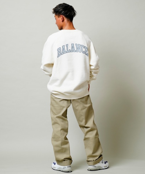 RVCA(ルーカ)の「RVCA/ルーカ オーバーサイズ カレッジロゴ トレーナー/クルーネック スウェット BC042-034(スウェット・メンズ・ホワイト/ブラック/ベージュ・S/M/L/XL)」の10枚目の写真