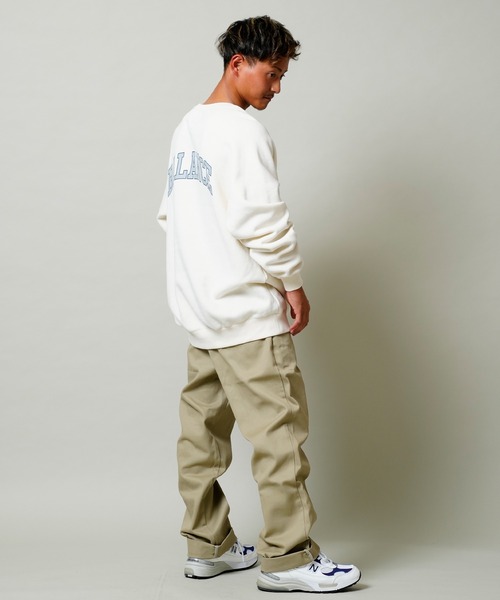 RVCA(ルーカ)の「RVCA/ルーカ オーバーサイズ カレッジロゴ トレーナー/クルーネック スウェット BC042-034(スウェット・メンズ・ホワイト/ブラック/ベージュ・S/M/L/XL)」の9枚目の写真