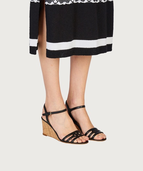 FERRAGAMO(フェラガモ)の「サンダル(サンダル・レディース・ブラック・6/6.5/7/7.5/5.5)」の2枚目の写真