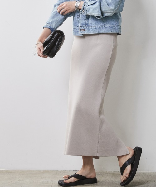 CHIC STYLE(シックスタイル)の「ニットロングタイトスカート <大きいサイズ有>シックスタイル(スカート・レディース・グリーン/ブラック/オフホワイト/サンドベージュ・4L/8L/M/3L/6L/5L/L/LL)」の16枚目の写真