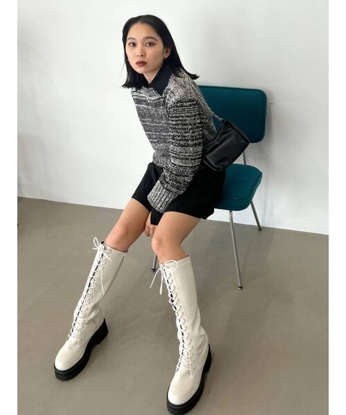 EMODA(エモダ)の「ラウンドレースアップブーツ(ブーツ・レディース・ブラック/アイボリー・SMALL/MEDIUM/LARGE)」の10枚目の写真