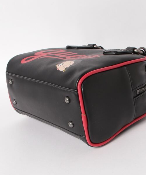 Guess(ゲス)の「GUESS Originals x Betty Boop Mini Satchel(ハンドバッグ・レディース・ブラック・ONE SIZE)」の11枚目の写真