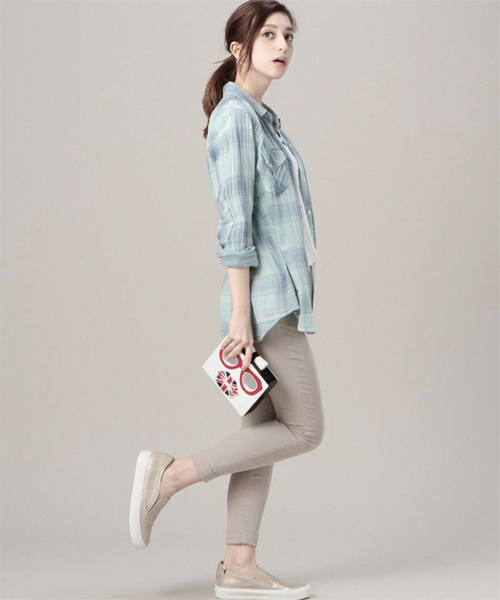 J BRAND（ジェイブランド）の「(J.BRAND) 8020V080 ANJA LUXE SATEEN CUFF CROP（その他パンツ・レディース・ブルー/グレー系その他/ブラック・23/24/22/26/27/25）」の16枚目の写真