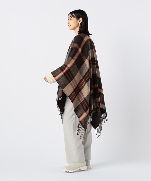 MONO　COMME CA（モノコムサ）の「【リバーシブル】　パイピング　ポンチョストール（ストール/ショール・レディース・ブラック系/ベージュ/ブラウン・FREE）」の5枚目の写真