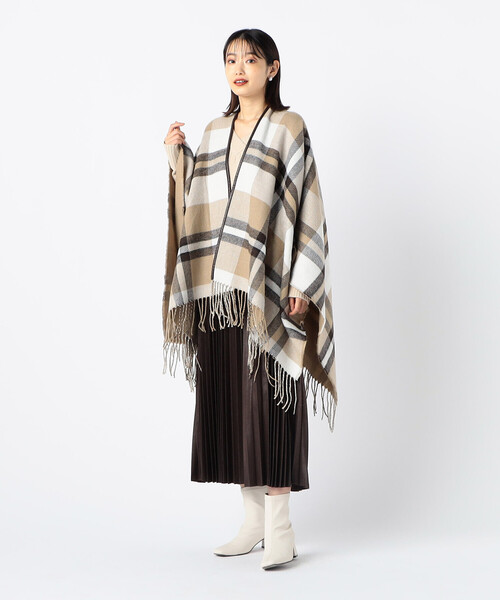 MONO　COMME CA（モノコムサ）の「【リバーシブル】　パイピング　ポンチョストール（ストール/ショール・レディース・ブラック系/ベージュ/ブラウン・FREE）」の7枚目の写真