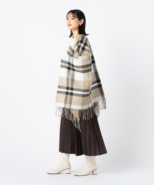 MONO　COMME CA（モノコムサ）の「【リバーシブル】　パイピング　ポンチョストール（ストール/ショール・レディース・ブラック系/ベージュ/ブラウン・FREE）」の9枚目の写真
