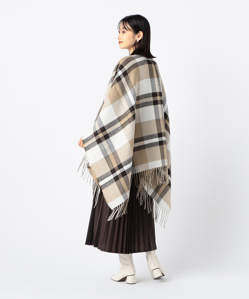 MONO　COMME CA（モノコムサ）の「【リバーシブル】　パイピング　ポンチョストール（ストール/ショール・レディース・ブラック系/ベージュ/ブラウン・FREE）」の11枚目の写真
