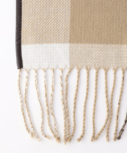 MONO　COMME CA（モノコムサ）の「【リバーシブル】　パイピング　ポンチョストール（ストール/ショール・レディース・ブラック系/ベージュ/ブラウン・FREE）」の6枚目の写真