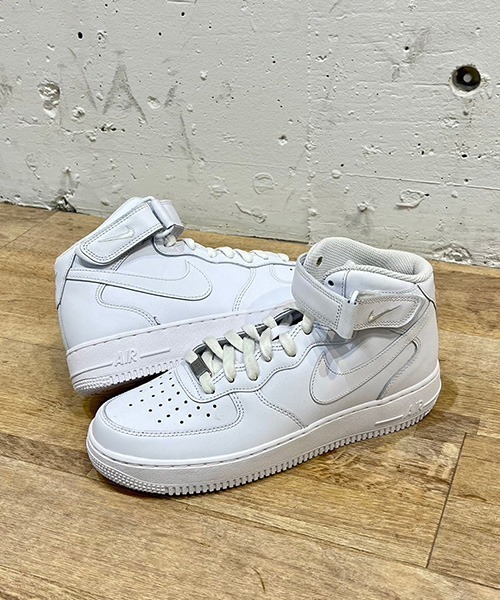 NIKE(ナイキ)の「AIR FORCE 1 MID '07(スニーカー・メンズ・ホワイト・26.0cm/27.5cm/26.5cm/28.0cm/27.0cm/25.5cm/28.5cm/29.0cm/30.0cm)」の10枚目の写真