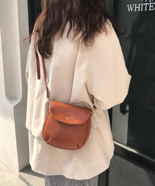 CLEA(クレア)の「フラップ付きフェイクレザーショルダーミニバッグ(ショルダーバッグ・レディース・ブラック/ブラウン・FREE)」の7枚目の写真