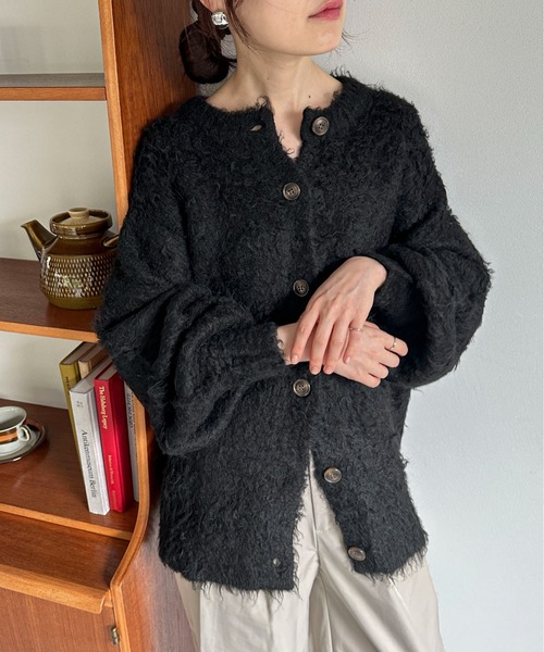 feepur（フェピュール）の「【ハンドウォッシャブル】ウール混起毛オーバーサイズカーディガン（カーディガン/ボレロ・レディース・ピンク/オフホワイト/ブルー/イエロー/グレー系その他/ブラック/チャコールグレー・MEDIUM）」の2枚目の写真